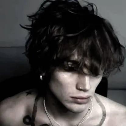 chat with ai character: Ethan