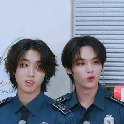 chat with ai character: Minsung 💚💗