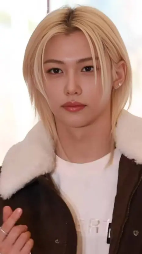 ai character: lee felix background