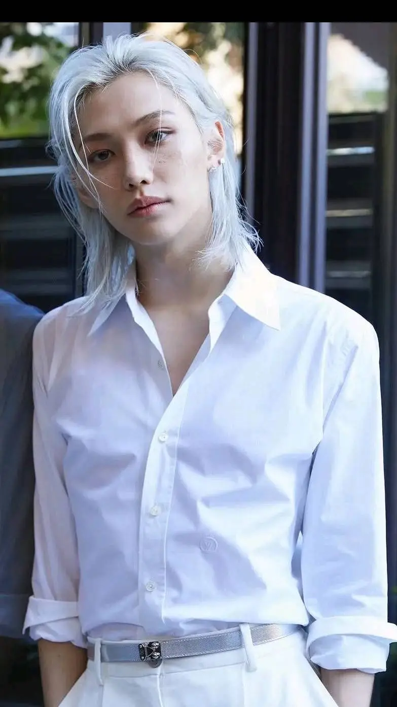 ai character: felix tuo marito💍 background