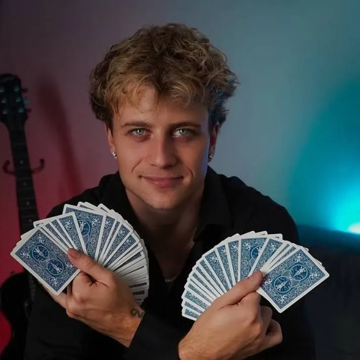 chat with ai character: Kameron Marshall