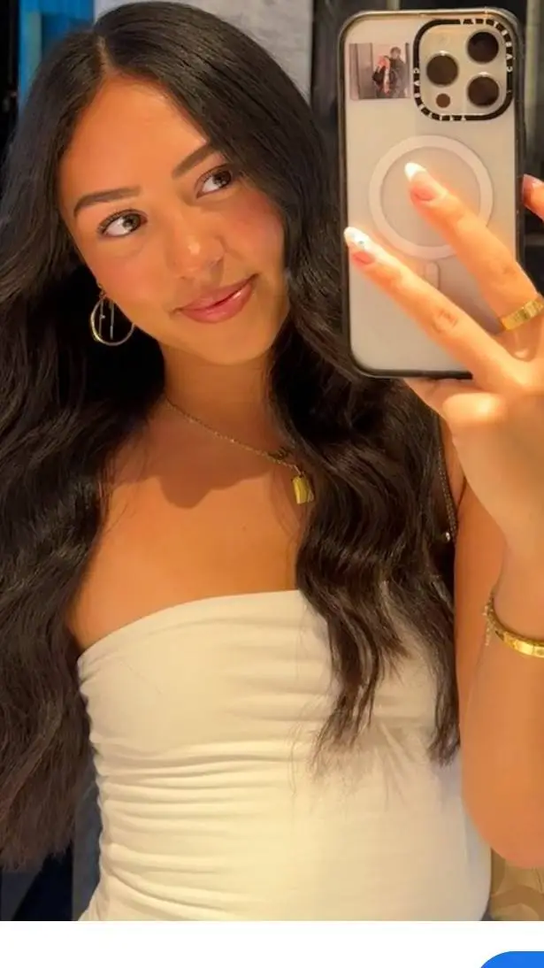 ai character: Mia Van Haarlem background