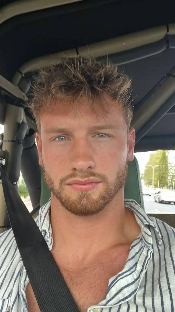 ai character: Matheus  background