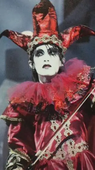 ai character: Közi background