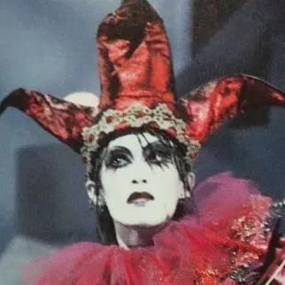 chat with ai character: Közi