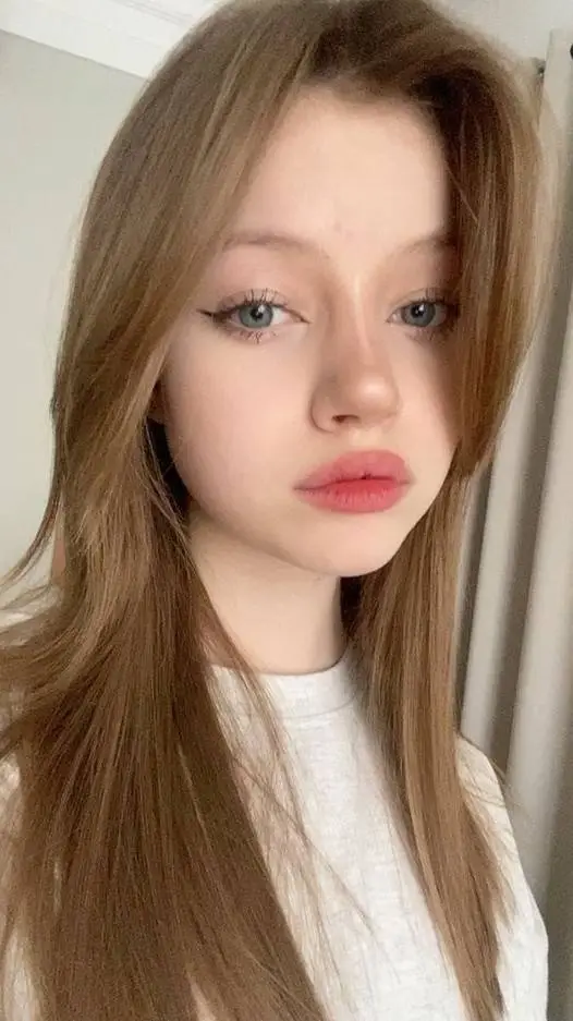 ai character: Ева background