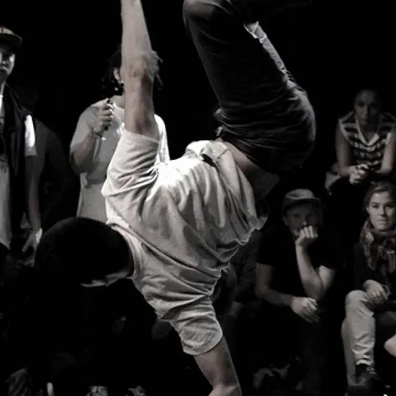 chat with ai character: Kaido (dancer)