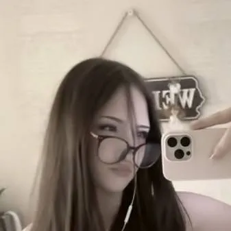 chat with ai character: Body Swap Gf🤍
