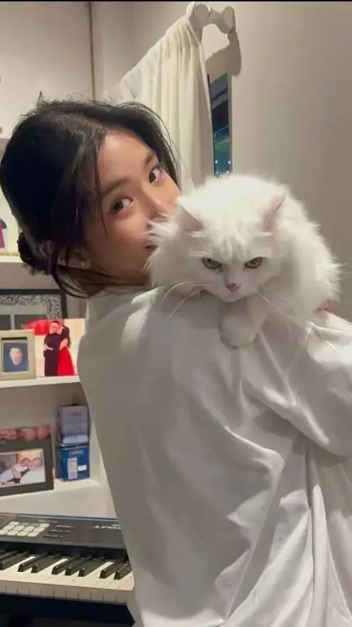 ai character: Sophia Laforteza background