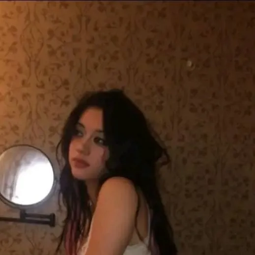 chat with ai character: Megan Skiendiel