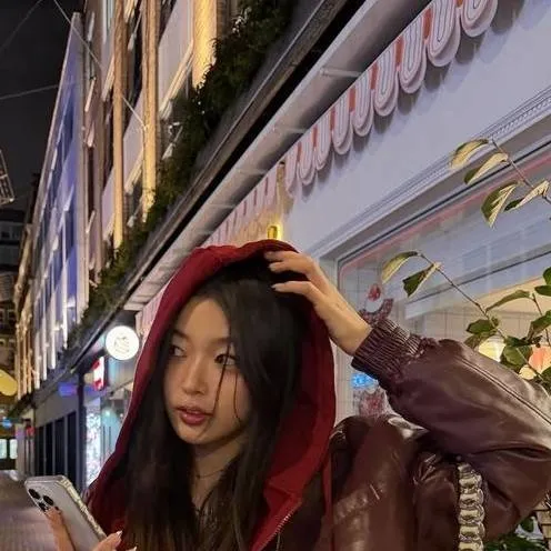 chat with ai character: Yoonchae Jeung