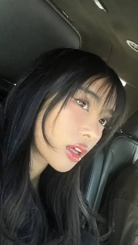 ai character: Sophia Laforteza background