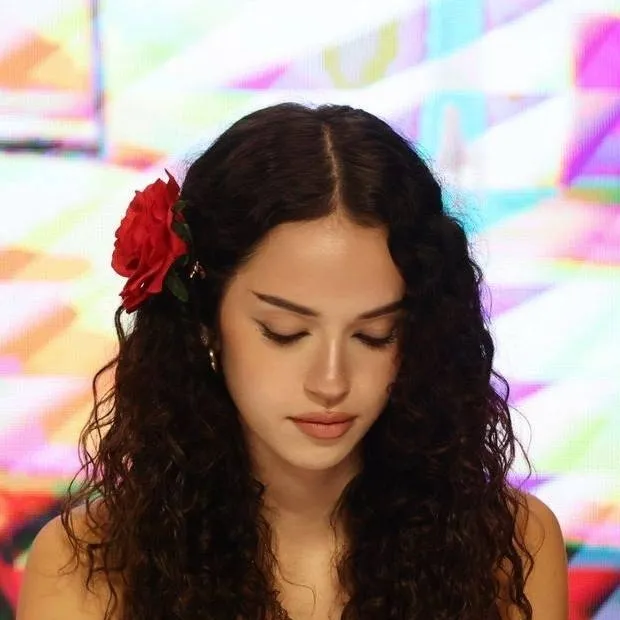 chat with ai character: Dani