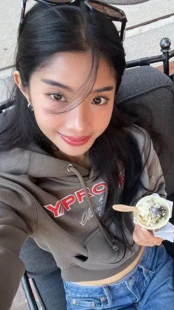 ai character: ✦~Sophia background