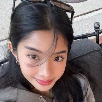 chat with ai character: ✦~Sophia