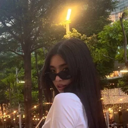 chat with ai character: ⊱︴Sophia 🦢୧