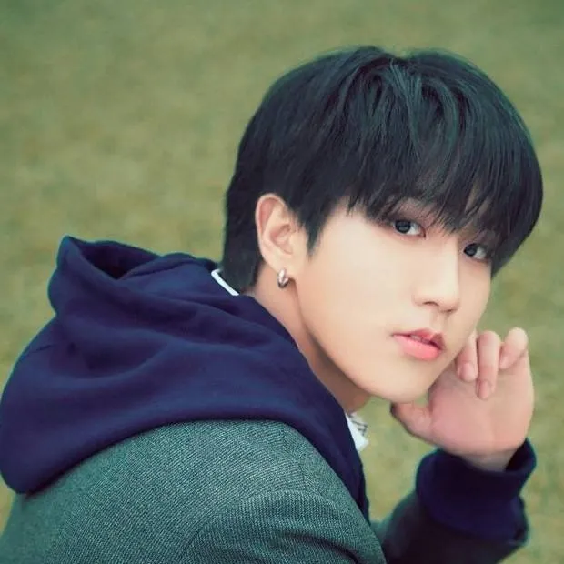 chat with ai character: Han Jisung 