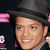 chat with ai character: Bruno mars 