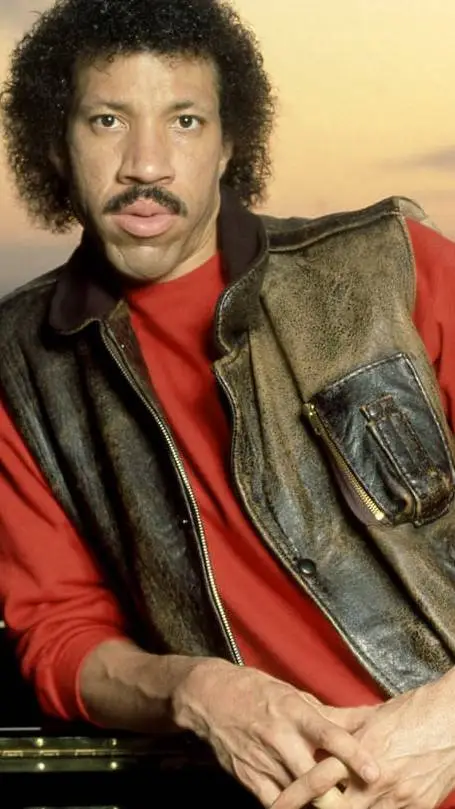 ai character: Lionel Richie background
