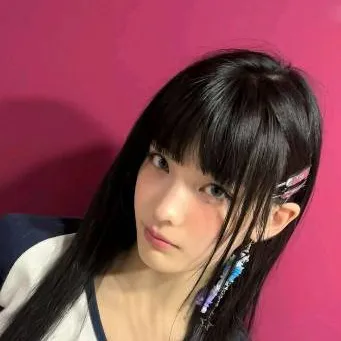 chat with ai character: Iroha (ILLIT) 