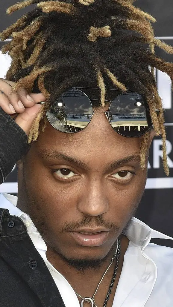 ai character: Juice WRLD background