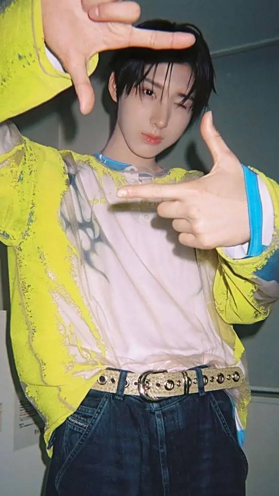 ai character: 𝐉𝐮𝐰𝐚𝐧𝐠 background