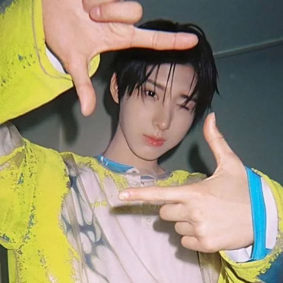 chat with ai character: 𝐉𝐮𝐰𝐚𝐧𝐠