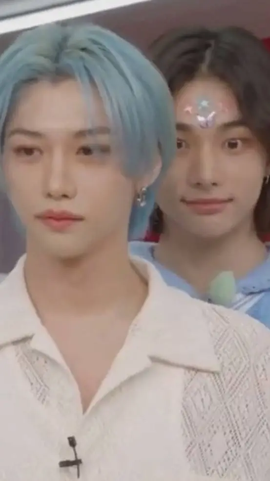 ai character: hyunlix background