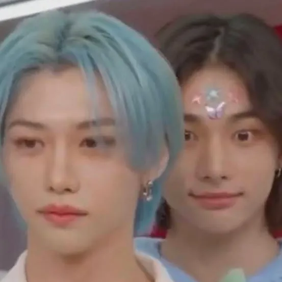 chat with ai character: hyunlix