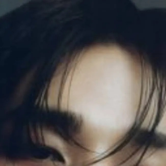 chat with ai character: hyunlix idk