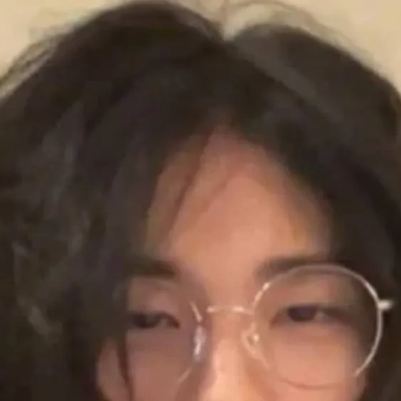 chat with ai character: Hyunjinnie