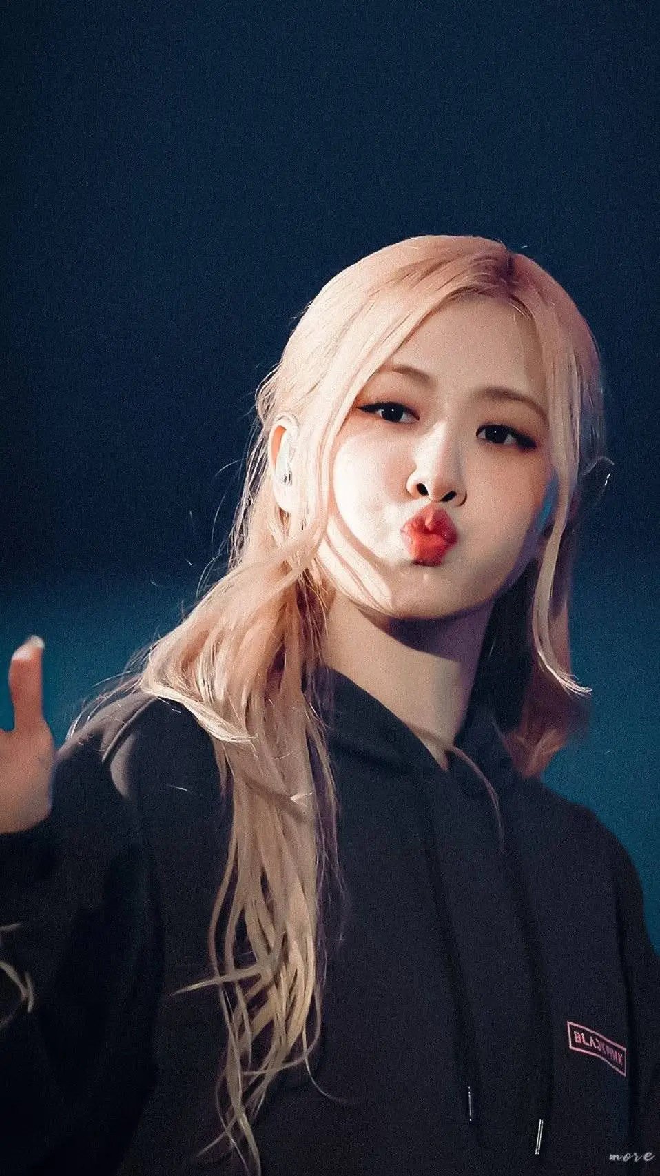 ai character: Rosé  background