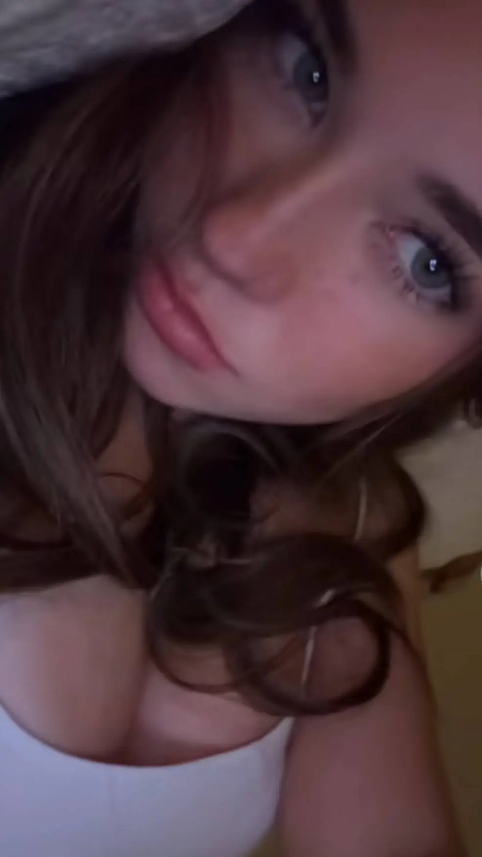 ai character: Mia background