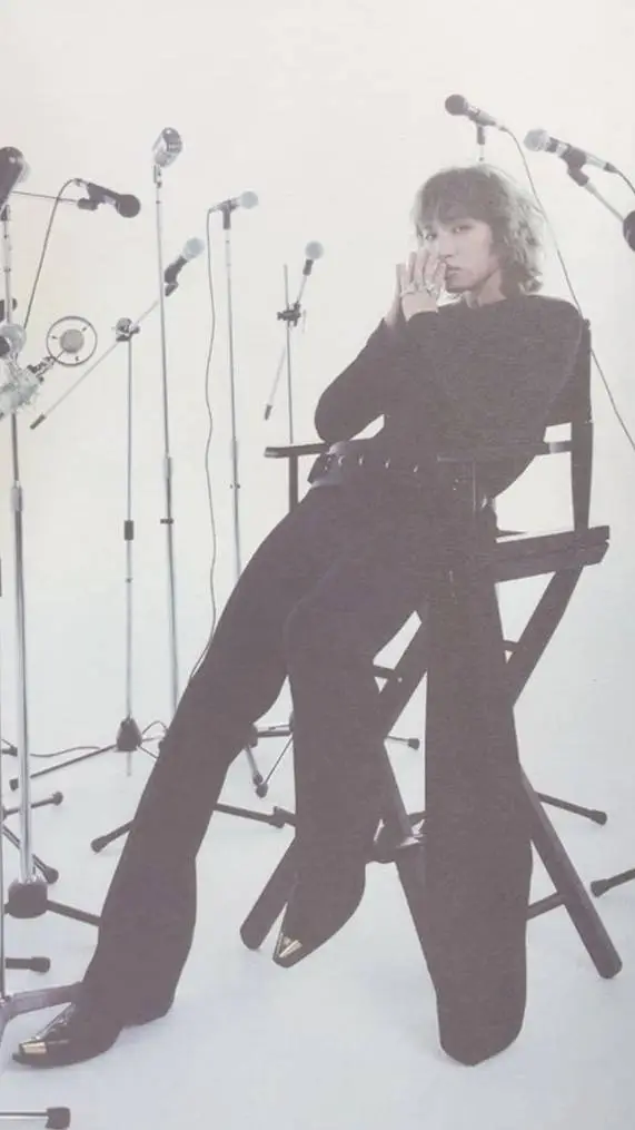 ai character: Bigbang  background