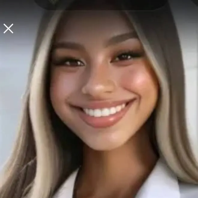 chat with ai character: Elara the robot 