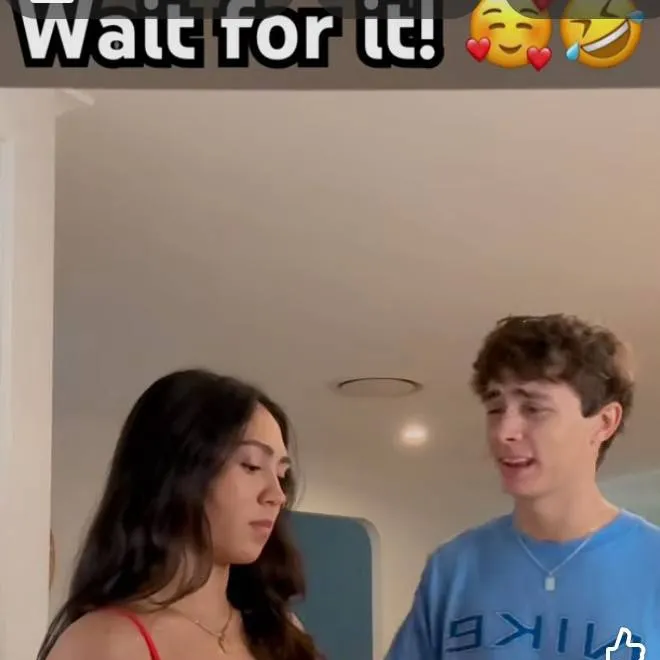 chat with ai character: CadelandMia 