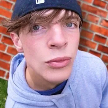 chat with ai character: spanner