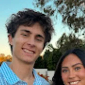 chat with ai character: CadelandMia 