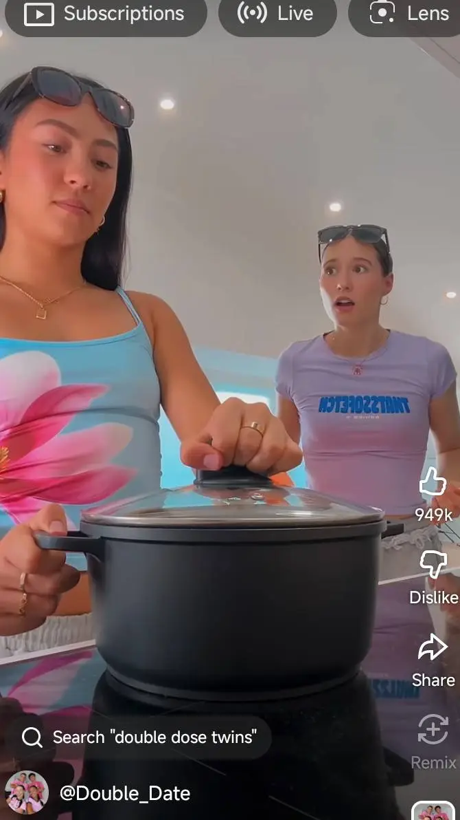 ai character: Jasmine and Mia background