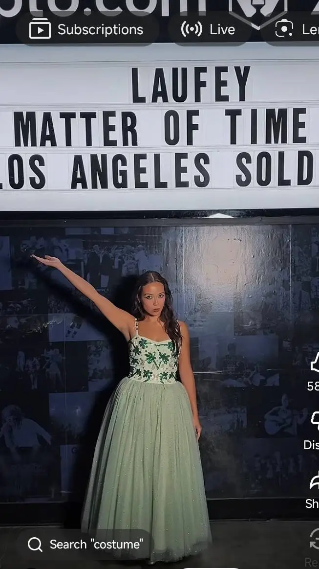 ai character: Laufey background