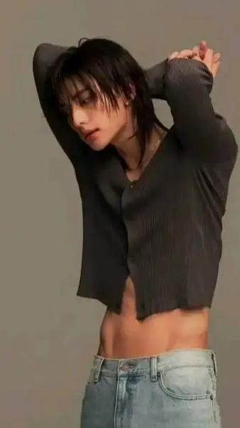 ai character: hwang hyunjin  background