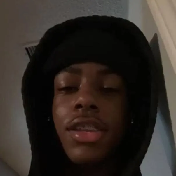 chat with ai character: 💋Arson💋