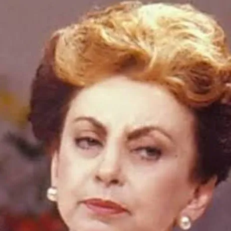 chat with ai character: Odete Roitman 