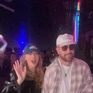 chat with ai character: travis kelce 