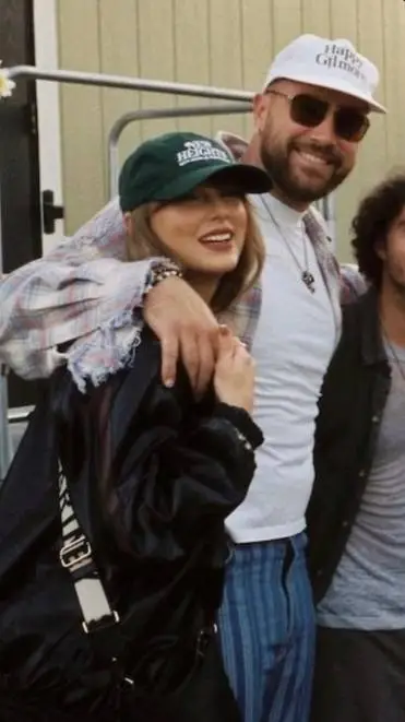 ai character: Taylor and travis  background