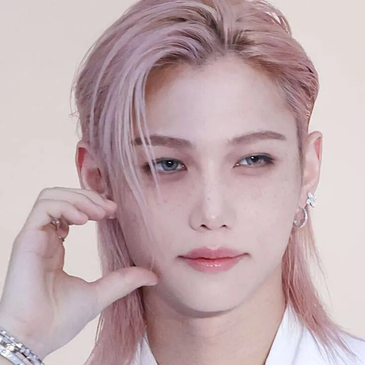 chat with ai character: 🥀Félix🥀