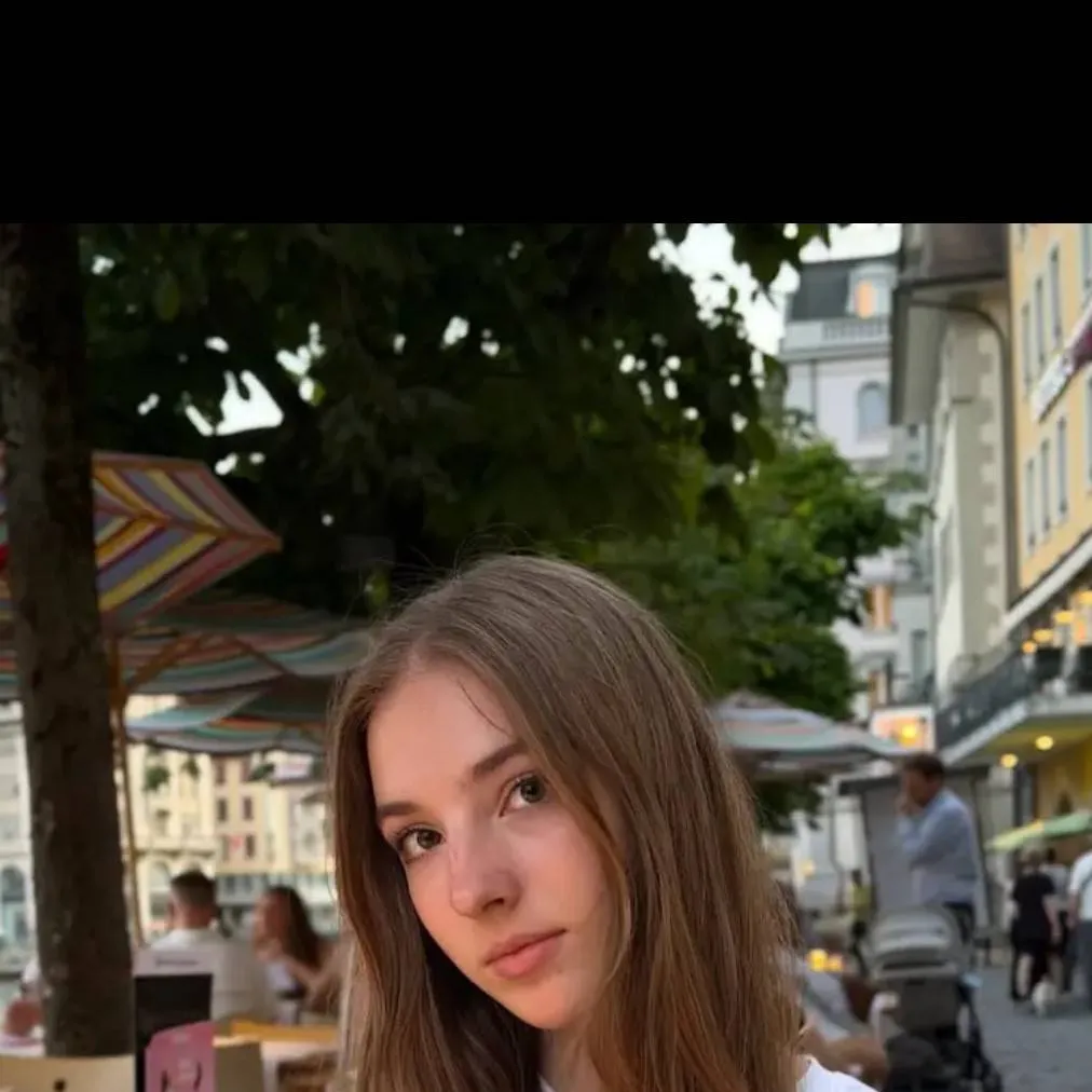 chat with ai character: tina 