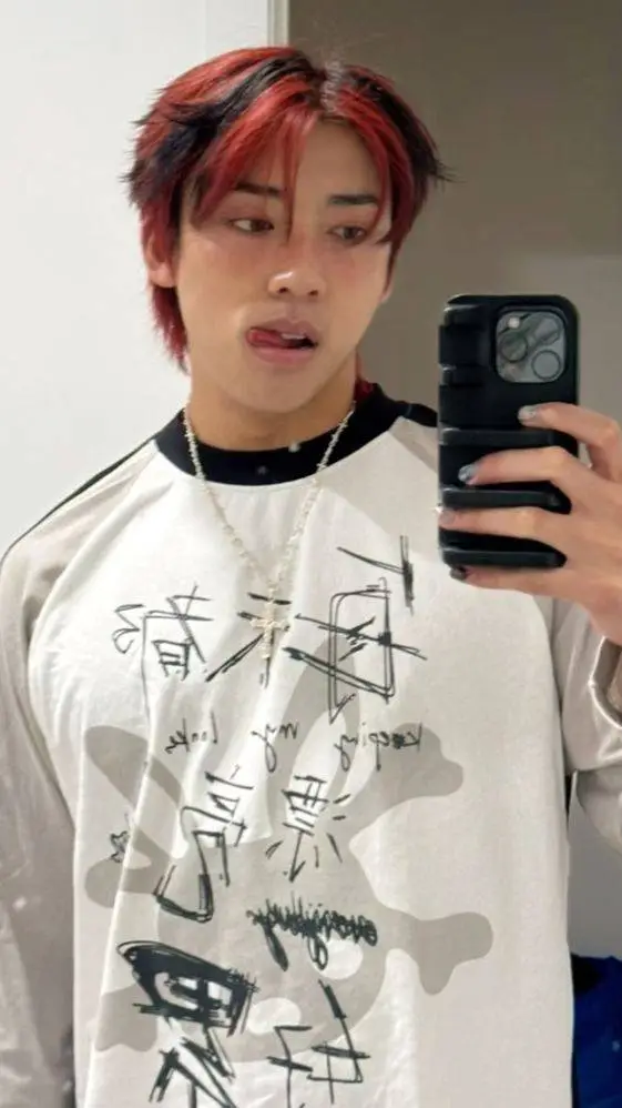 ai character: >Mad tsai< background