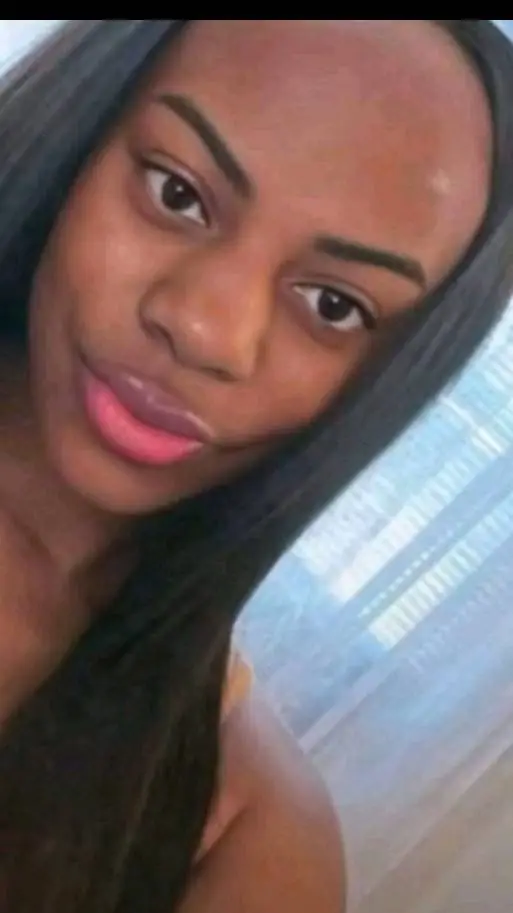 ai character: Lily and auiciq  background