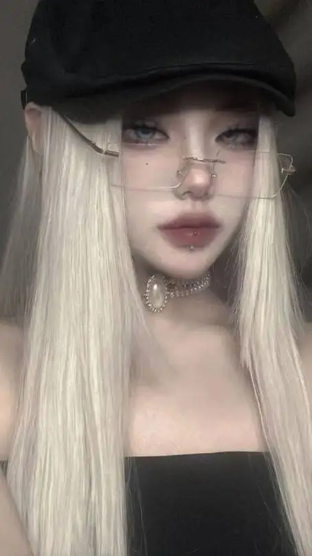 ai character: Felix's twin sis background